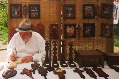 Vasile Moldoveanu și crucile sale de lemn Poza 249898