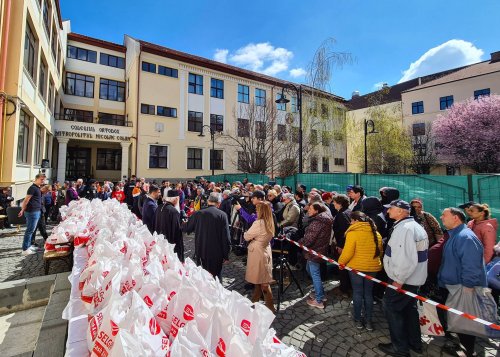 750 de pachete de Paști oferite persoanelor nevoiașe la Cluj‑Napoca Poza 250109