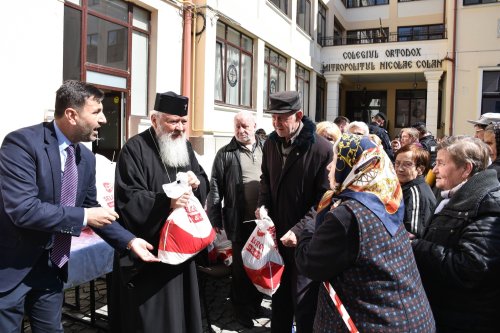 750 de pachete de Paști oferite persoanelor nevoiașe la Cluj‑Napoca Poza 250113
