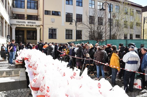 750 de pachete de Paști oferite persoanelor nevoiașe la Cluj‑Napoca Poza 250114
