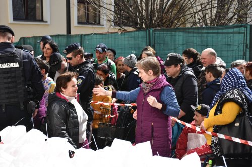 750 de pachete de Paști oferite persoanelor nevoiașe la Cluj‑Napoca Poza 250115