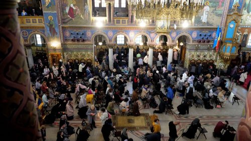 Sibienii s-au rugat în Joia Mare la Catedrala Mitropolitană Poza 250470