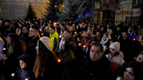 Sfânta Lumină, împărţită sibienilor de Mitropolitul Ardealului Poza 250679