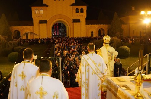 Praznicul Învierii Domnului la Catedrala Reîntregirii din Alba Iulia Poza 250998