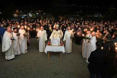 „Să împlinim poruncile lui Dumnezeu, ferindu-ne de păcat” Poza 251595