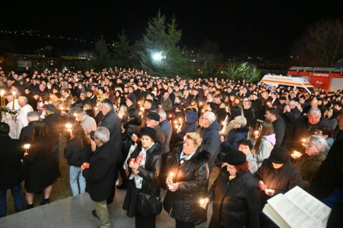 „Să împlinim poruncile lui Dumnezeu, ferindu-ne de păcat” Poza 251596