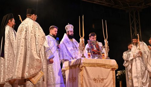 Slujirile ierarhilor hunedoreni în Episcopia Devei şi Hunedoarei Poza 251585