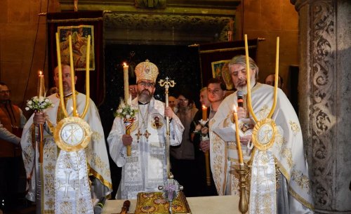 Slujirile ierarhilor hunedoreni în Episcopia Devei şi Hunedoarei Poza 251588