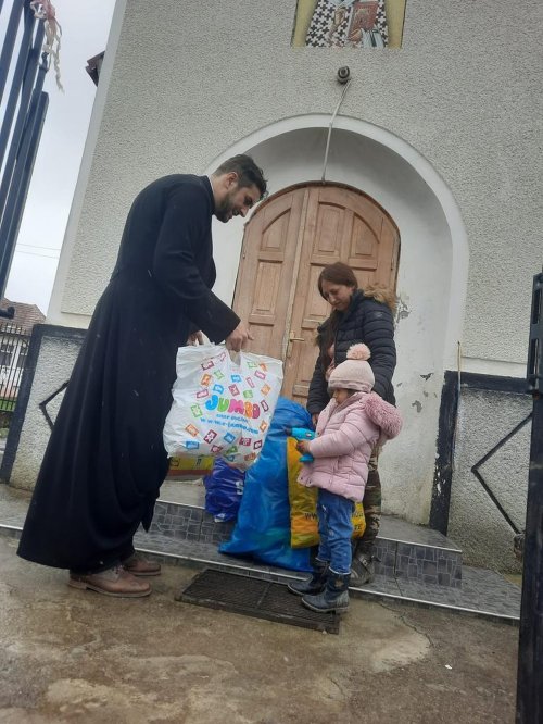 Daruri pentru bătrânii și familiile nevoiașe din Bărcut, județul Brașov Poza 251698