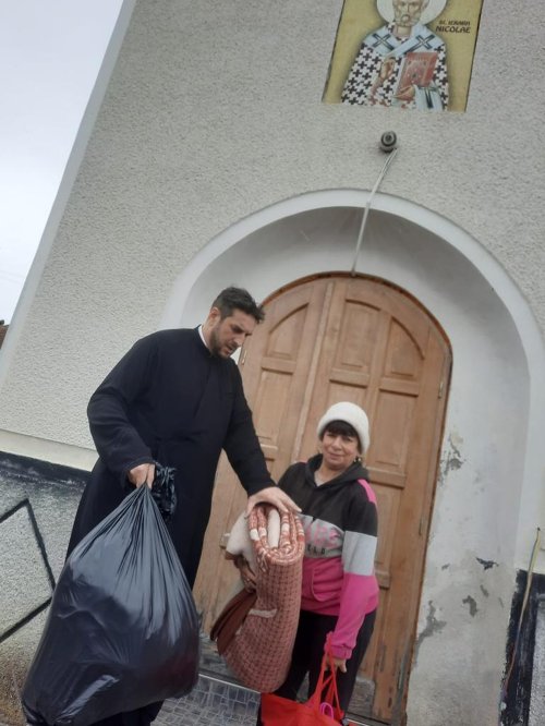 Daruri pentru bătrânii și familiile nevoiașe din Bărcut, județul Brașov Poza 251700