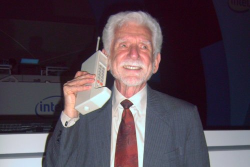 Primul telefon mobil cântărea peste un kilogram  Poza 251632
