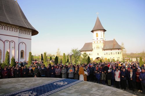 Binecuvântarea Izvorului Tămăduirii la Mănăstirea Zosin Poza 251934