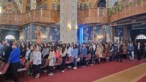 Peste 300 de elevi la Olimpiada de religie - cultul ortodox Poza 251752
