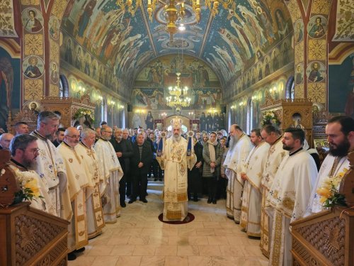 Liturghie arhierească la Mănăstirea „Sfântul Mare Mucenic Dimitrie” de la Sighișoara Poza 251956