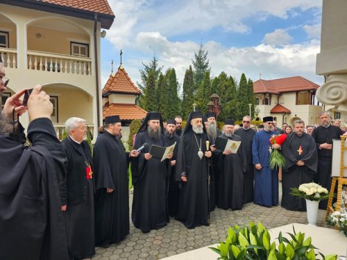 Liturghie arhierească la Mănăstirea „Sfântul Mare Mucenic Dimitrie” de la Sighișoara Poza 251957