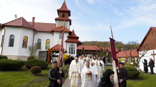 Hram la Mănăstirea „Sfântul Gheorghe” din Bunești, județul Brașov Poza 252004