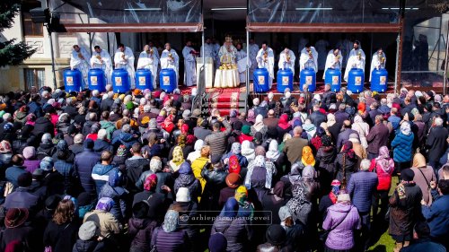 Izvorul Tămăduirii la Mănăstirea „Sfântul Ioan cel Nou” din Suceava Poza 251996