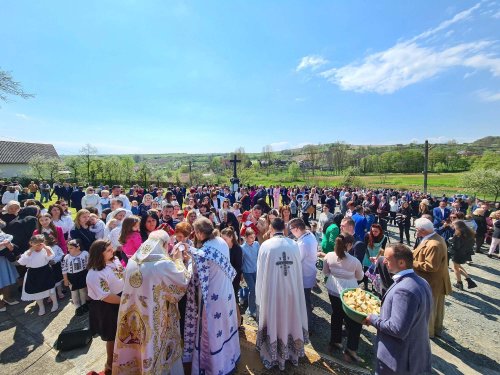 Sărbătoare la Biserica „Sfântul Apostol Toma” din Oarța de Sus, Maramureş Poza 252009