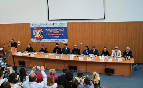 Premii pentru elevii câştigători ai Olimpiadei Naţionale de Religie Ortodoxă, la Deva Poza 252094