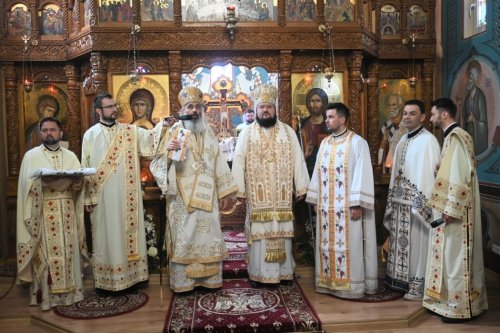 Sărbătoare la Biserica „Sfântul Apostol Toma” și „Sfântul Ierarh Nicolae” din Zalău Poza 252114