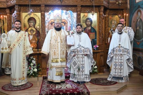 Sărbătoare la Biserica „Sfântul Apostol Toma” și „Sfântul Ierarh Nicolae” din Zalău Poza 252115