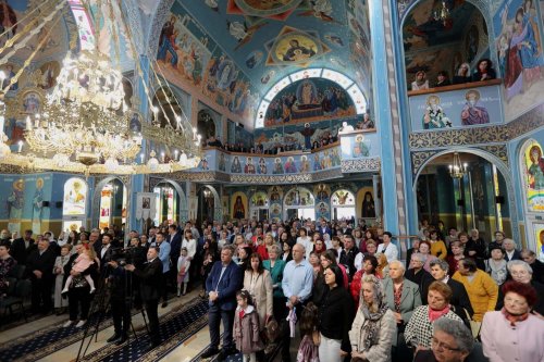 Sfânta Liturghie arhierească la Biserica „Sfântul Mare Mucenic Gheorghe” din Satu Mare Poza 252108