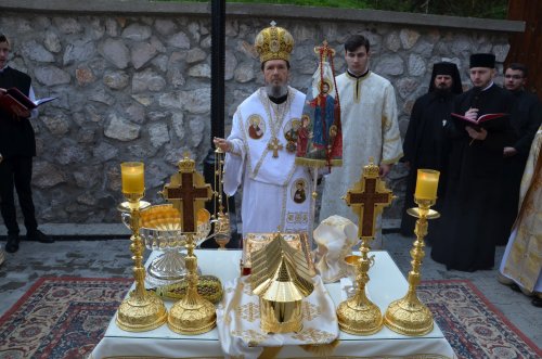 Un nou chivot al harului lui Dumnezeu la Mănăstirea Izbuc Poza 252226