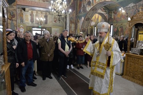 Comuniune în cântare liturgică la o parohie din Capitală Poza 252723