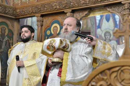 Comuniune în cântare liturgică la o parohie din Capitală Poza 252725