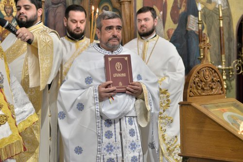 Comuniune în cântare liturgică la o parohie din Capitală Poza 252730