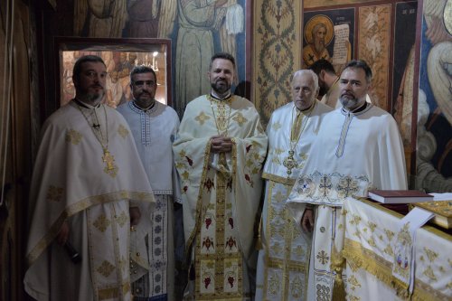 Comuniune în cântare liturgică la o parohie din Capitală Poza 252734