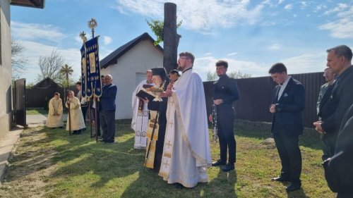 Binecuvântarea lucrărilor de la o biserică din județul Arad Poza 252790