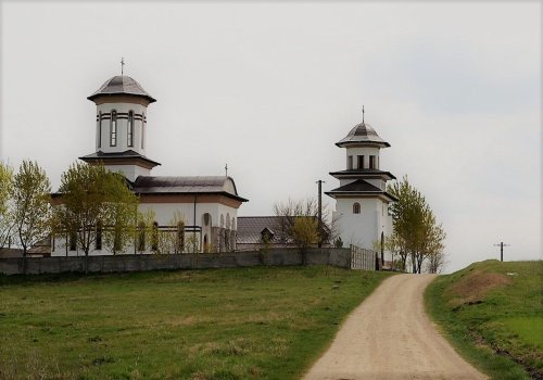 Mănăstirea Năsturelu, cel mai sudic lăcaș monastic din țară Poza 252701