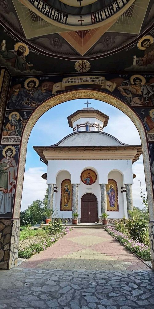 Mănăstirea Năsturelu, cel mai sudic lăcaș monastic din țară Poza 252706