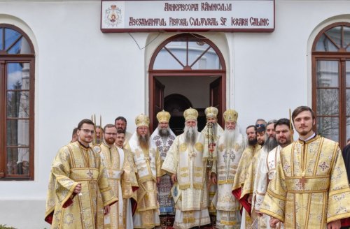 Sfântul Ierarh Calinic sărbătorit la ctitoria sa din Râmnicu Vâlcea Poza 252847