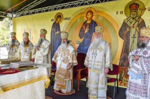 Sfântul Ierarh Calinic sărbătorit la ctitoria sa din Râmnicu Vâlcea Poza 252849