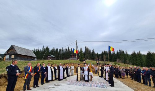 Piatră de temelie pentru noua biserică de lemn din Smida, Munții Apuseni Poza 253127