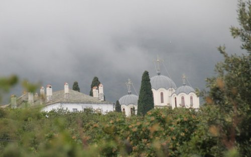 Părintele Petroniu Tănase - „far al lui Hristos” în Sfântul Munte Athos Poza 252549