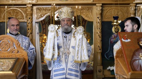 Binecuvântare arhierească la biserica din Viscri, judeţul Braşov Poza 253347