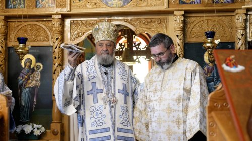 Binecuvântare arhierească la biserica din Viscri, judeţul Braşov Poza 253348