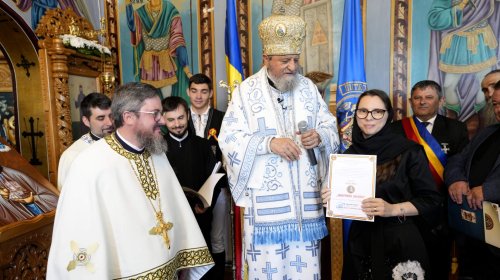 Binecuvântare arhierească la biserica din Viscri, judeţul Braşov Poza 253352