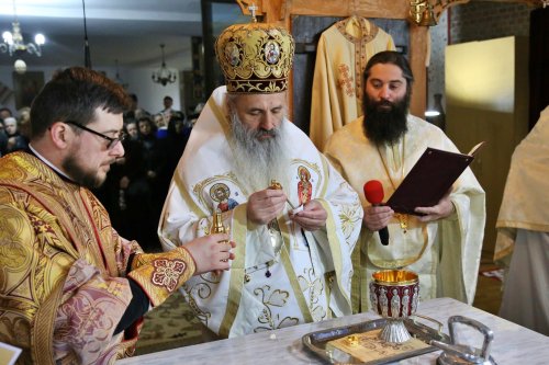 Sfințirea paraclisului Parohiei „Sfântul Proroc Daniel” din Iași Poza 253332