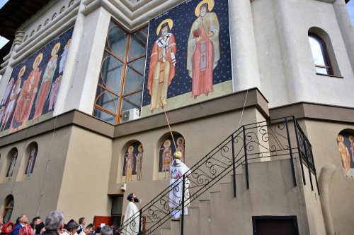Sfințirea paraclisului Parohiei „Sfântul Proroc Daniel” din Iași Poza 253333
