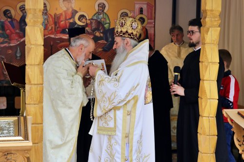 Sfințirea paraclisului Parohiei „Sfântul Proroc Daniel” din Iași Poza 253334