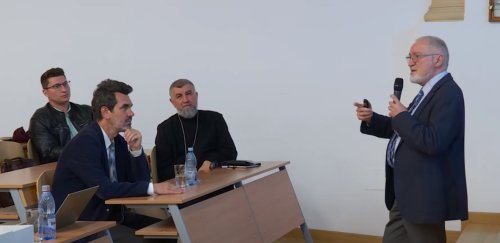Conferință interdisciplinară la Facultatea „Justinian Patriarhul” Poza 253611