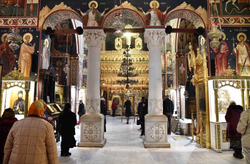 Sărbătoarea mutării moaștelor Sfântului Nicolae la Bari, cinstită și în Capitală Poza 253578