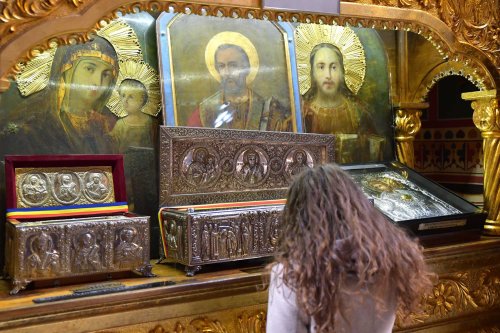 Sărbătoarea mutării moaștelor Sfântului Nicolae la Bari, cinstită și în Capitală Poza 253589