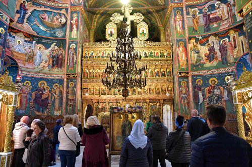 Sărbătoarea mutării moaștelor Sfântului Nicolae la Bari, cinstită și în Capitală Poza 253594