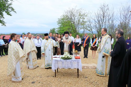 Slujire arhierească în Parohia Tulghieş, Maramureş Poza 253525