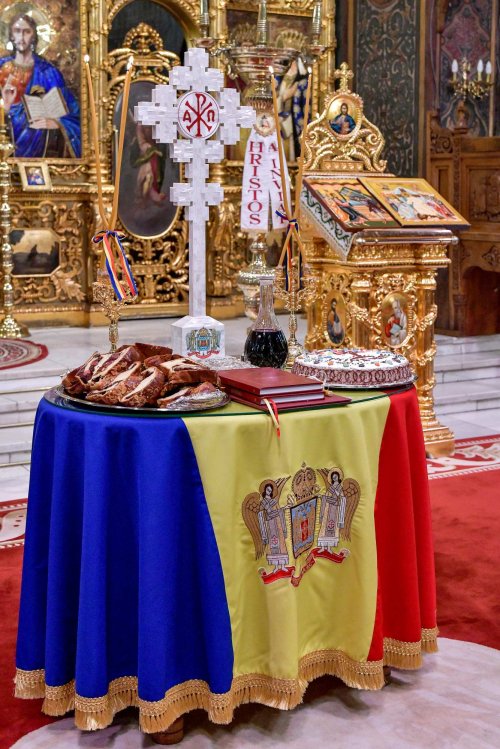 Pomenire și recunoștință regilor României la Catedrala Patriarhală Poza 253712